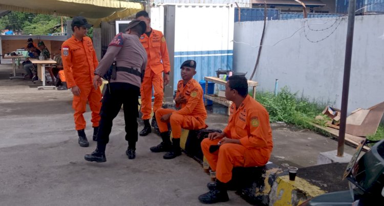 Pos KP3 laut Polsek Alok Polres Sikka Melaksanakan Patroli Rutin di Pelabuhan Maumere dan Wuring