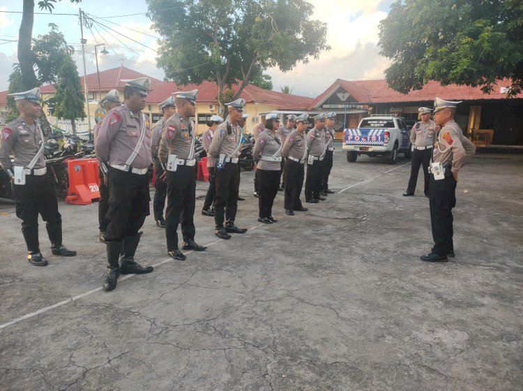 Kegiatan Apel Pagi dan Pengaturan Lalu Lintas Polres Sikka: Meningkatkan Keselamatan Jalan Raya