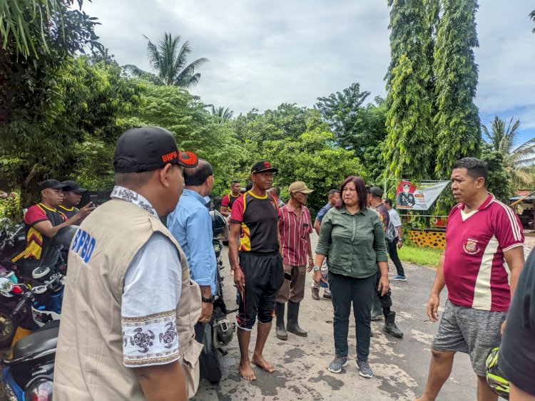 Banjir dan Longsor  Akibat Curah Hujan Tinggi, Polsek Kewapante Tinjau Langsung Lokasi Terdampak