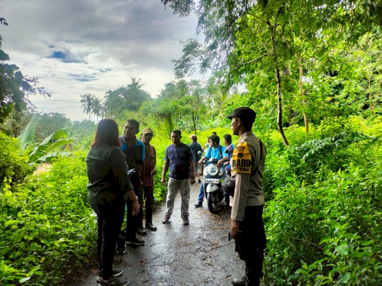 Banjir dan Longsor  Akibat Curah Hujan Tinggi, Polsek Kewapante Tinjau Langsung Lokasi Terdampak