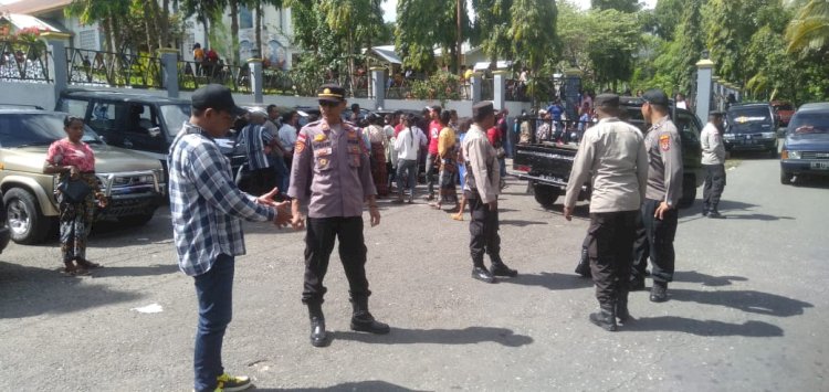 Pelepasan dan Pengantaran Imam Paroki Rohkudus Nelle Menuju Paroki Magepanda Berlangsung Lancar di Bawah Pengawalan Kepolisian