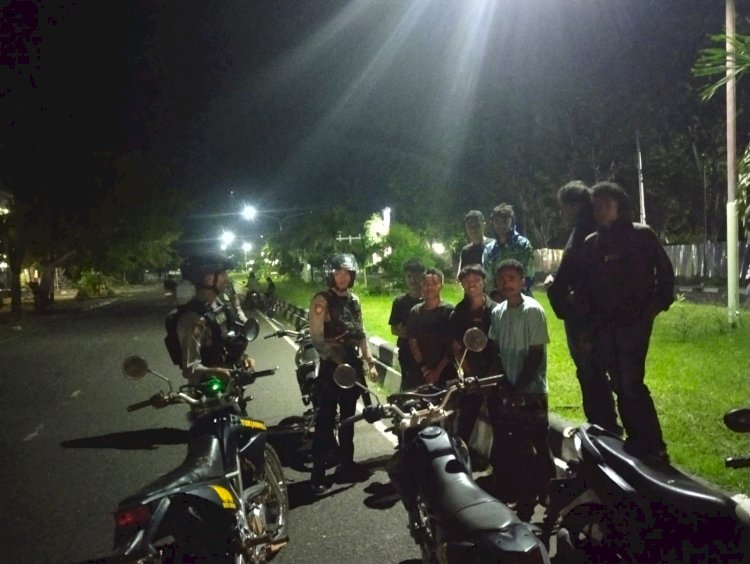 SAT SAMAPTA POLRES SIKKA GELAR PATROLI PERINTIS PRESISI POLRI DAN KEGIATAN RUTIN YANG DITINGKATKAN (KRYD) MENJAGA KAMTIBMAS TETAP KONDUSIF