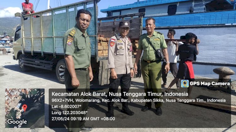 POSPOL KP3 LAUT LAKSANAKAN PATROLI RUTIN JAMIN KEAMANAN DAN KETERTIBAN DI PELABUHAN LAUT MAUMERE