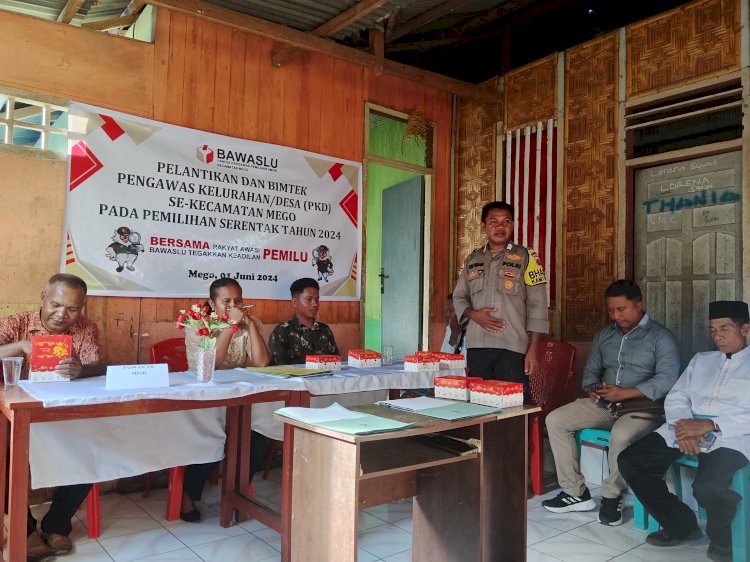 Bhabinkamtibmas Polsek Paga Bripka Egidus Funan Mengikuti Kegiatan Pelantikan Pengawasan Kelurahan Desa ( PKD ) Tingkat Kecamatan Mego, di Desa Mbera, Kec. Mego, Kab. Sikka.