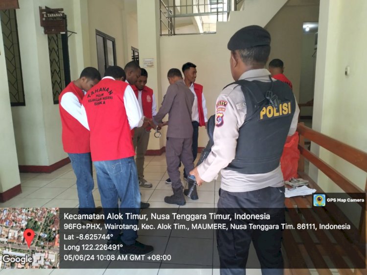 PERSONIL SAT SAMAPTA KAWAL DAN PAM SIDANG TAHANAN DI KANTOR PENGADILAN NEGERI MAUMERE