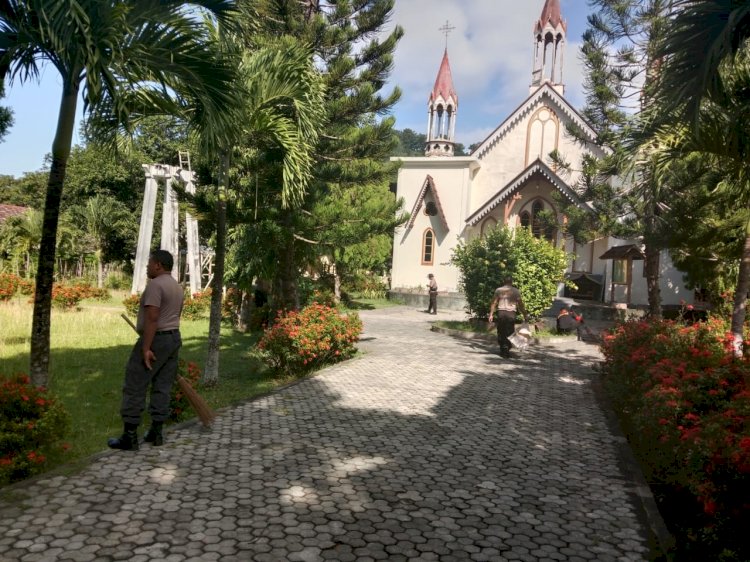 KAPOLSEK LELA IPTU NYOMAN SIMELION MELAKUKAN KEGIATAN BHAKTI RELIGI DI WILAYAH HUKUM KECAMATAN LELA