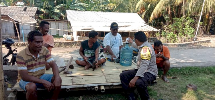 Giat Bhabinkamtibmas Desa Lela Kec.Lela, Kab.Sikka Aipda Adrianus Nonte Patroli Dialogis dan Sambang Mengajak Masyarakat Jaga Kamtibmas