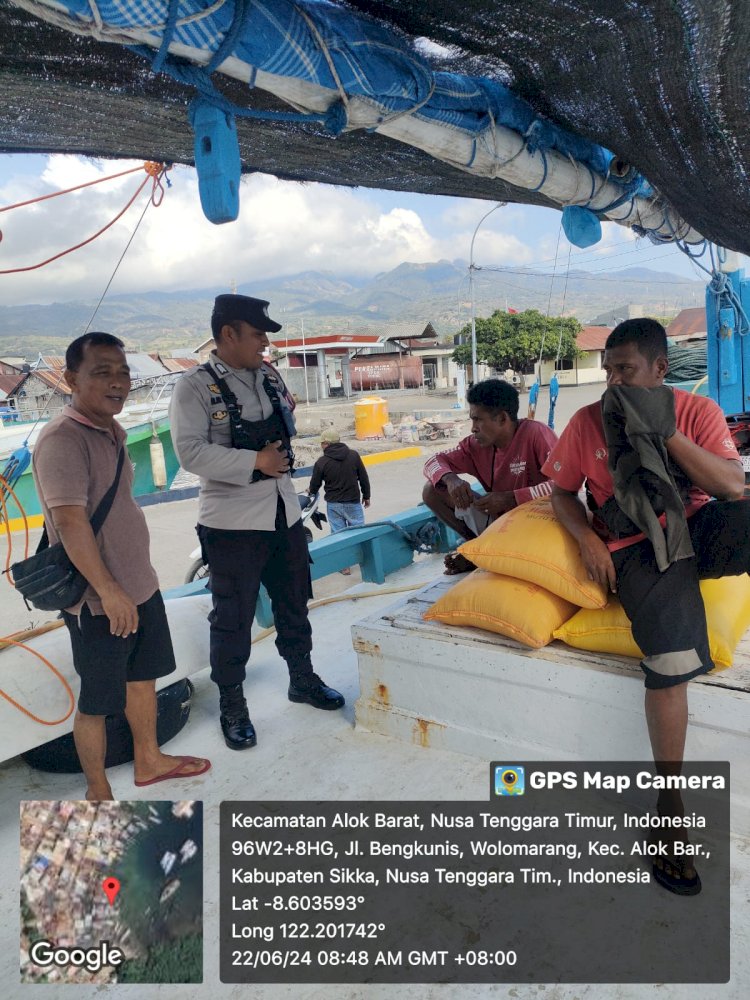 Patroli Dialogis Piket Pospol KPPP Laut Polsek Alok Di Area Pelabuhan Rakyat Wuring dan Pelabuhan Lorentius Say Maumere