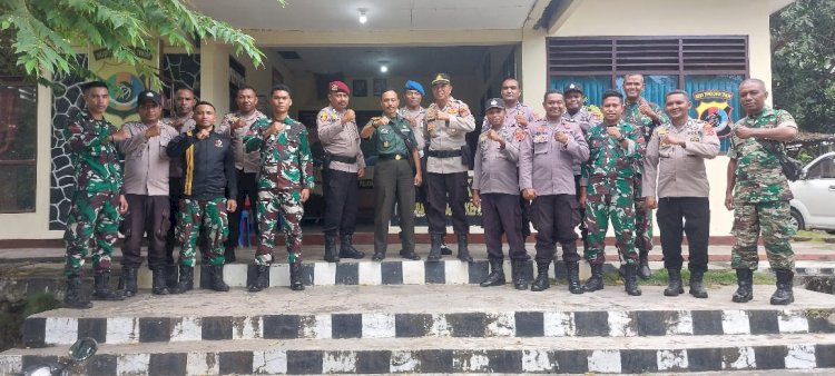 Kunjungan Silaturahmi Danramil 1603-05/Bola Yang Dipimpin Langsung oleh Danramil LETTU NYOMAN MINGGU DIANA Bersama Rombongan Ke Polsek Bola Dalam Rangka Hari Bhayangkara ke-78