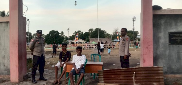 ANGGOTA POLSEK NELLE MELAKSANAKAN PENGAMANAN KEGIATAN TURNAMEN FUTSAL PAROKI ROHKUDUS NELLE CUP I TAHUN 2024