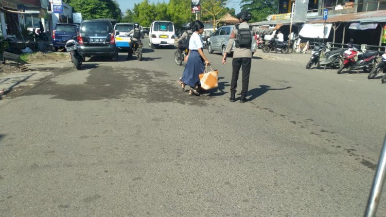 Kegiatan Patroli Strongpoint Pagi dan Pengaturan Lalu Lintas oleh Unit Turjawali Sat. Samapta Polres Sikka di Seputaran Kota Maumere