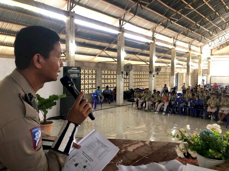 Unit Kamsel Sat Lantas Res Sikka Melaksanakan kegiatan