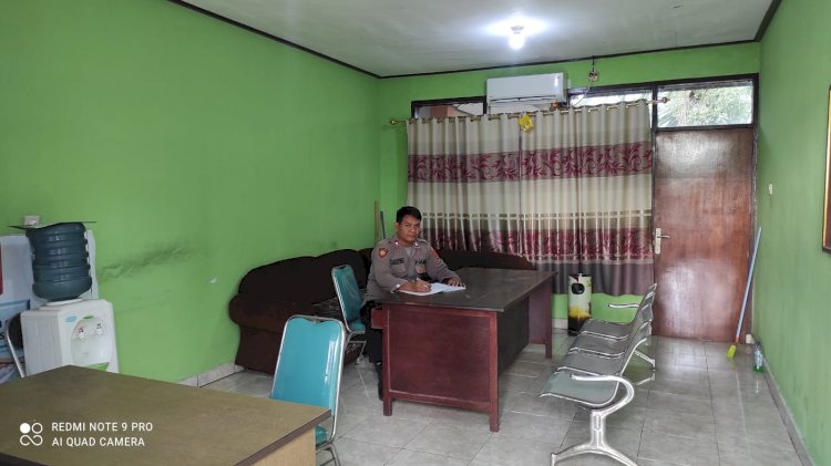 Personil KP3 Udara Laksanakan PAM Bandara Frans Seda Maumere dan Memberikan informasi Update Terkini Penerbangan.