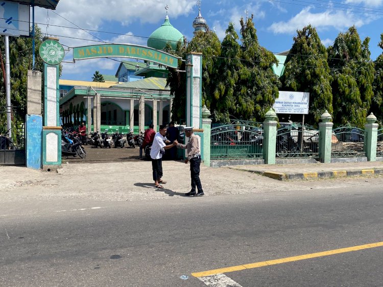 Sat Lantas Laksanakan Kegiatan Patroli Dan Pengaturan Arus Lalu Lintas di Masjid