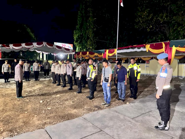 PERSONIL POLRES SIKKA LAKSANAKAN PENGAMANAN RAPAT PLENO DI KANTOR KPUD & BAWASLU KAB. SIKKA