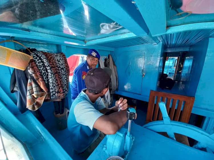 Anggota Sat Polair Bripka Martinus S.K. Demoor Melaksanakan Sambang Di Pesisir Wuring