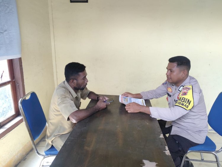 Bhabinkamtibmas Desa Bhera Laksanakan Patroli Sambang Ciptakan Situasi Kamtibmas Kondusif