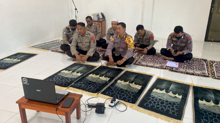LAPORAN GIAT PEMBINAAN ROHANI PERSONIL POLRES SIKKA YANG BERAGAMA ISLAM, AGAMA KRISTEN/KATHOLIK DAN AGAMA HINDU DENGAN MENGIKUTI ZOOM MEETING DARI MABES POLRI