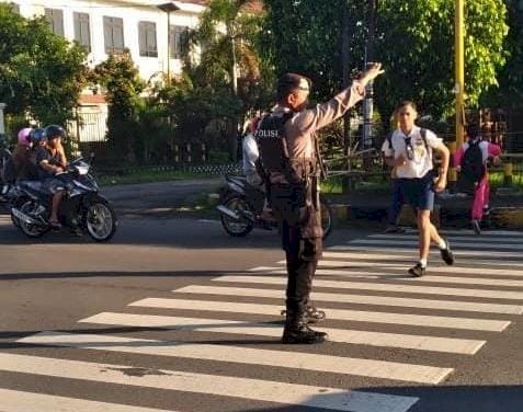 KEGIATAN RUTIN PATROLI PAGI DAN PENGATURAN LALU LINTAS OLEH UNIT TURJAWALI SAT. SAMAPTA POLRES SIKKA.