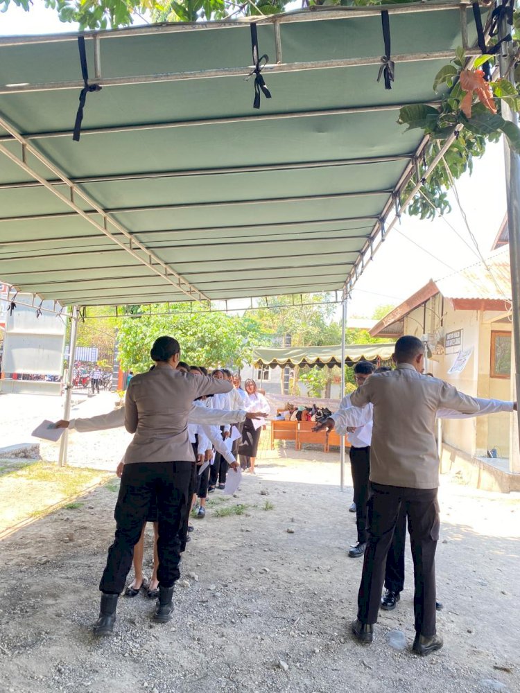 Personil Polres Sikka Laksanakan Pengamanan Seleksi Competensi Dasar( SKD ) CPNS Kab. Sikka T.A 2024.