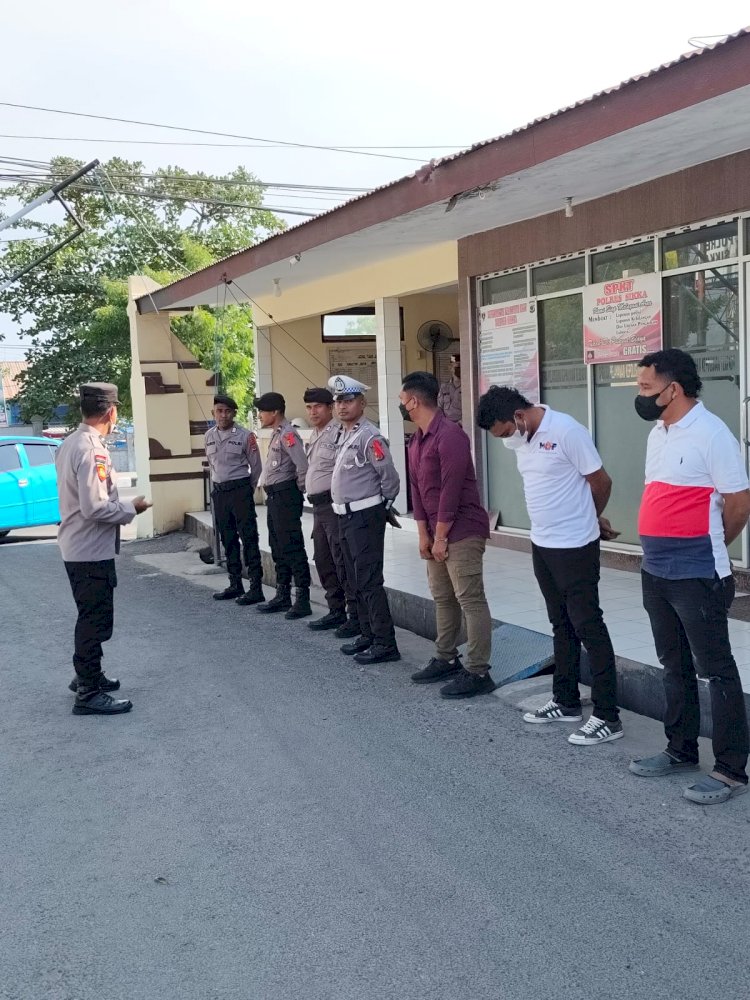 KANIT III SPKT POLRES SIKKA LAKSANAKAN APEL SERAH TERIMA DAN PENGECEKAN PERSONIL PIKET SPKT POLRES SIKKA