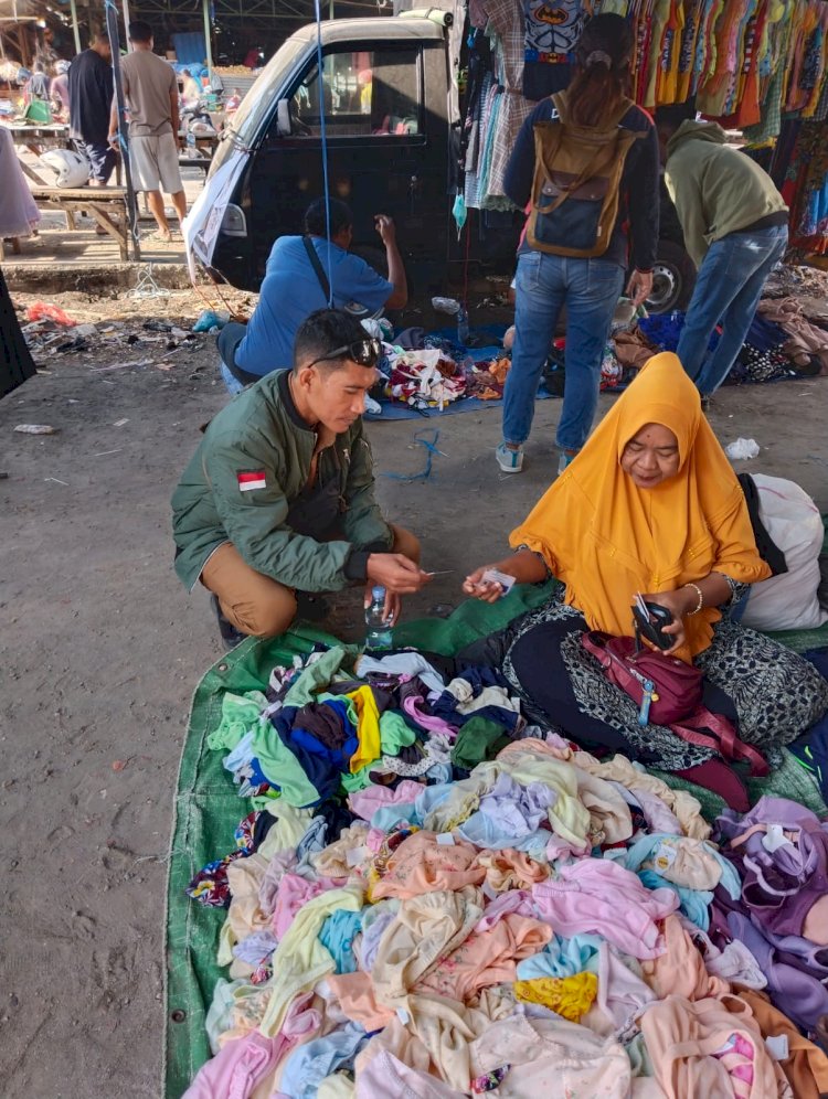 KEGIATAN PENERTIBAN DOKUMEN KEPENDUDUKAN BERUPA KTP-EI DI PASAR ALOK MAUMERE