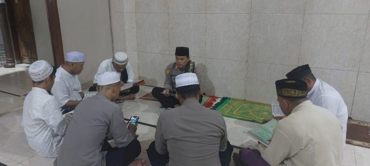 Polres Sikka Gelar Tarawih dan Tadarus Keliling di Bulan Suci Ramadhan