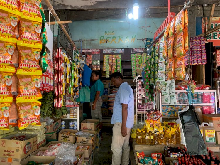 Satgas Pangan Polres Sikka Lakukan Pengecekan Stok dan Harga Bahan Pokok di Pasar Alok Maumere