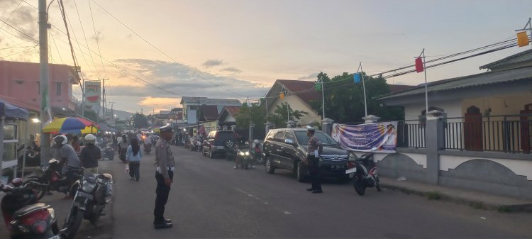 Polres Sikka Gelar Pengamanan dan Pengaturan Lalu Lintas di Lokasi Jualan Takjil