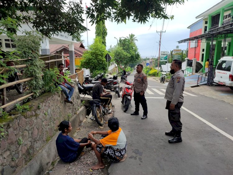 POLSEK BOLA POLRES SIKKA LAKSANAKAN PATROLI DAN HIMBAUAN TENTANG PREMANISME DAN KEKERASAN SEKSUAL TERHADAP PEREMPUAN DAN ANAK
