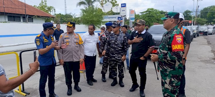 Pengamanan Embarkasi dan Debarkasi KM Bukit Siguntang di Pelabuhan L. Say Maumere Berjalan Lancar