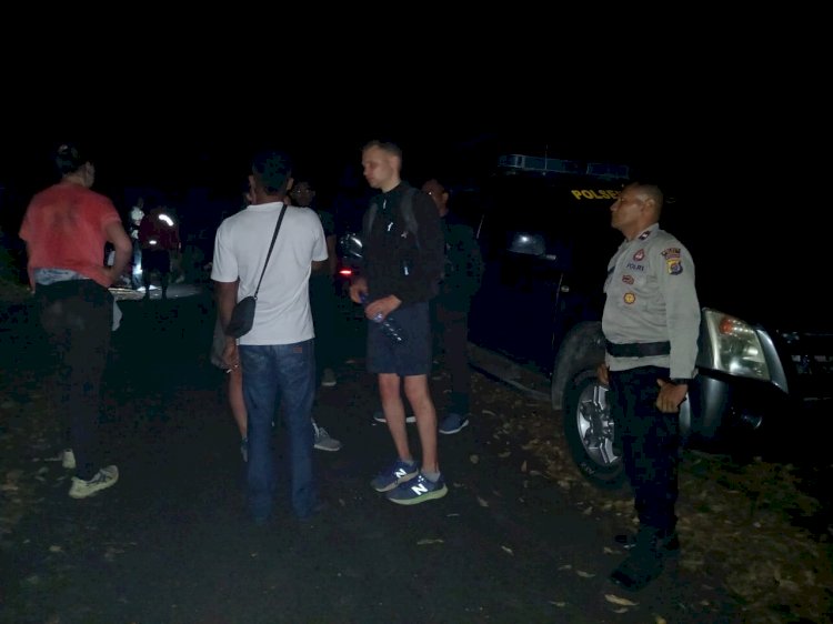 Tanpa Pemandu, WNA Prancis Tersesat di Gunung Egon – Polsek Waigete Tanggap dan Tuntas