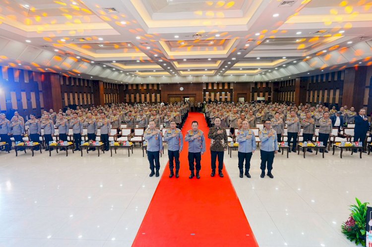 Tutup Rakernis SSDM dan Slog, Kapolri Komitmen Dukung Program Pemerintah