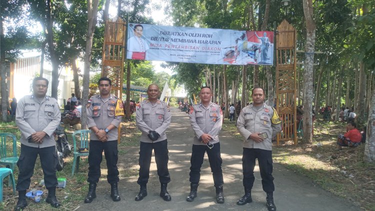 KAPOLSEK NITA POLRES SIKKA BERSAMA PERSONIL LAKSANAKAN PENGAMANAN KEGIATAN PEBTAHBISAN DIAKON