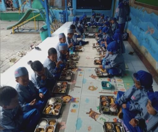 Penyaluran Program Makan Bergizi Gratis Sentuh 2.580 Warga di Kabupaten Sikka