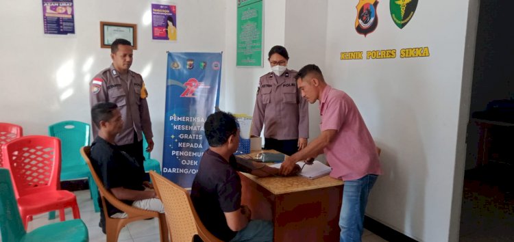 Sambut Hari Bhayangkara, Sidokkes Polres Sikka Gelar Pemeriksaan Kesehatan Gratis untuk Pengemudi Ojek