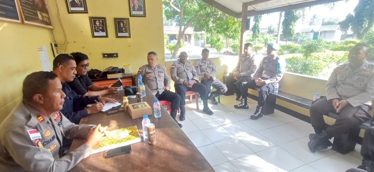 POLRI UNTUK MASYARAKAT : GIAT SOSIALISASI DAN KONSELING  PERSONIL DALAM RANGKA MEMINALISIR PELANGGARAN YANG DI LAKUKAN OLEH ANGGOTA POLRI OLEH  HUMAS DAN PROPAM POLRES SIKKA SERTA SOSIALISASI PENGGUNAAN MEDSOS