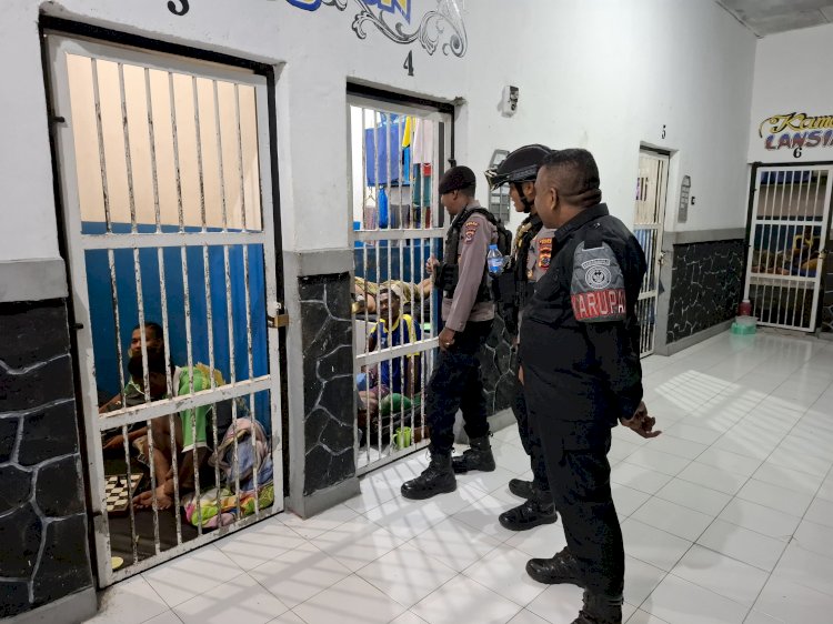 POLRI UNTUK MASYARAKAT: PATROLI PERINTIS PRESISI SAMAPTA POLRI OLEH PERSONIL SAT SAMAPTA POLRRS SIKKA