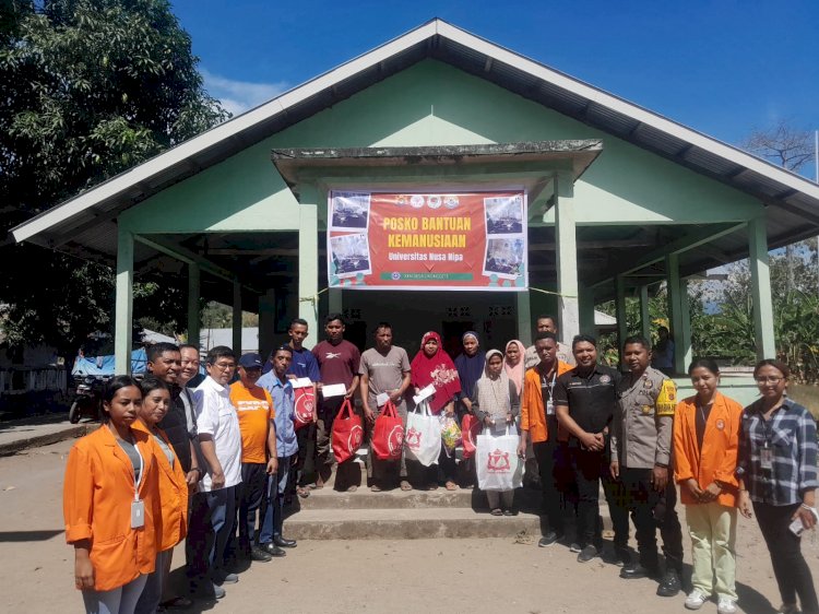 Polri Untuk Masyarakat :Penyerahan Bantuan Sembako, Pakaian Dan Terpal Untuk Warga Korban Kebakaran Rumah