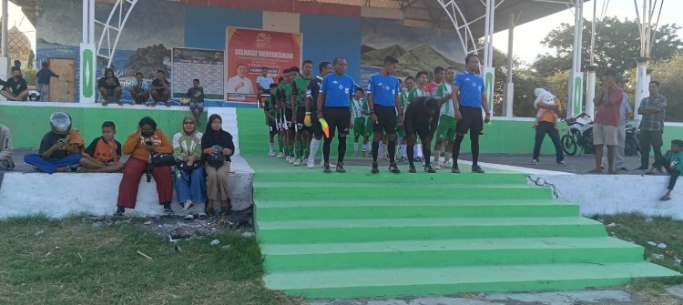 POLRI UNTUK MASYARAKAT : POLRES SIKKA LAKSANAKAN KEGIATAN PENGAMANAN TURNAMEN SEPAK BOLA PIALA BUPATI SIKKA TAHUN 2025
