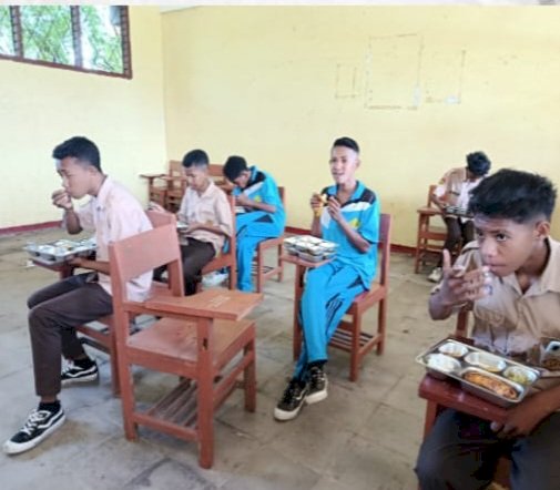 Polri Untu Masyarakat : Sat Intelkam Polres Sikka Monitoring Kegiatan Penyaluran Program Makan Bergizi Gratis (MBG) Di wilayah Kab. Sikka