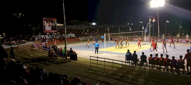 POLRI UNTUK MASYARAKAT : PERSONIL POLRES SIKKA LAKSANAKAN PENGAMANAN PERTANDINGAN  BOLA VOLY TEKA IKU CUP  DI LAPANGAN GELORA SAMADOR