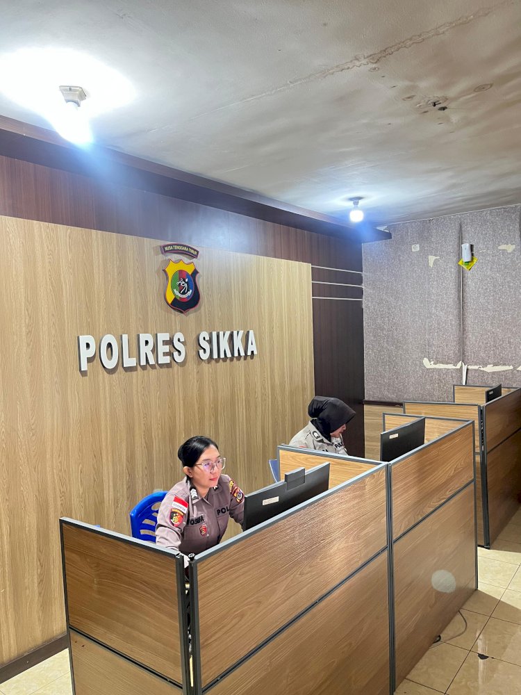 Cepat Tepat Dan Bersahabat : Polwan Polres Sikka Tingkatkan Pelayanan Masyarakat Sikka melalui Layanan Call Center 110