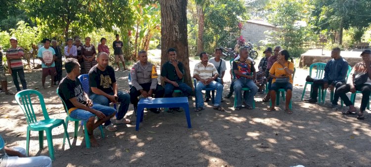Polisi Hadir di Tengah Masyarakat, Bhabinkamtibmas Mediasi Kasus Penelantaran Istri secara Adat