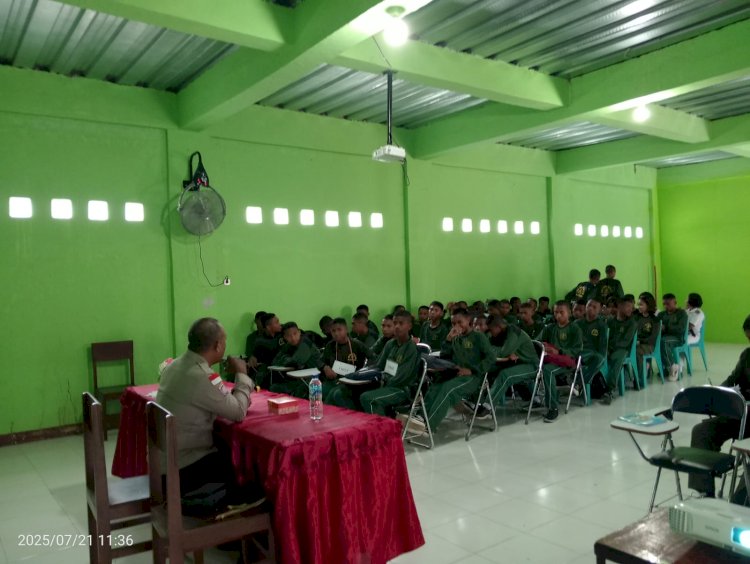 Polri Untuk Masyarakat : Personil Polsek Nelle berikan Ceramah dan Penyuluhan Dampak Merokok Dan Miras Bagi Pelajar
