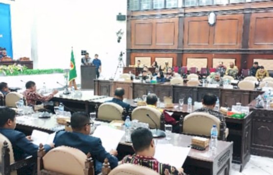 POLRI UNTUK MASYARAKAT : SAT INTELKAM POLRES SIKKA MONITORING RAPAT PARIPURNA VI MASA SIDANG III TAHUN SIDANG 2024/2025 DPRD KAB. SIKKA