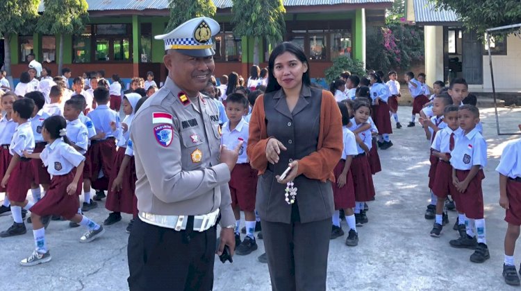 Cegah Pelanggaran Sejak Usia Dini, Sat Lantas Polres Sikka Sosialisasi ke Sekolah