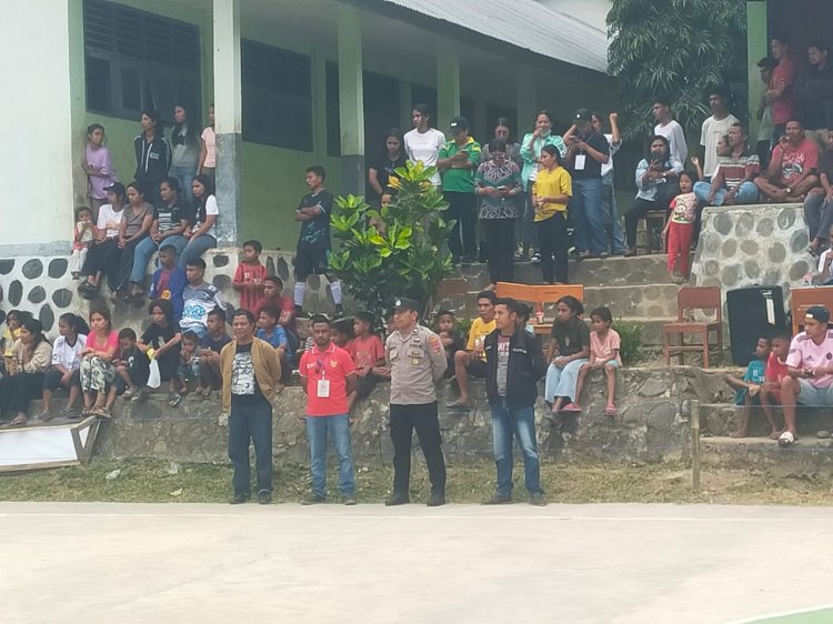 POLRI UNTUK MASYARAKAT: PERSONIL POLSEK PAGA POLRES SIKKA LAKSANAKAN PENGAMANAN KEGIATAN TURNAMEN FUTSAL  MEGO WAWO CUP II