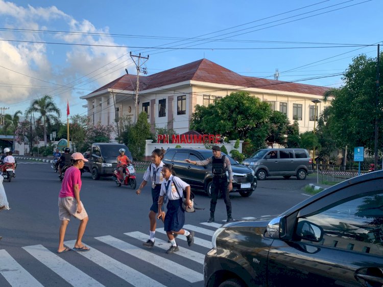 UNIT TURJAWALI SAT.  SAMAPTA POLRES SIKKA LAKSANAKAN PATROLI  DAN PENGATURAN LALU LINTAS