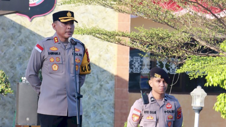 Kapolres Sikka Pimpin Apel Pagi : 
